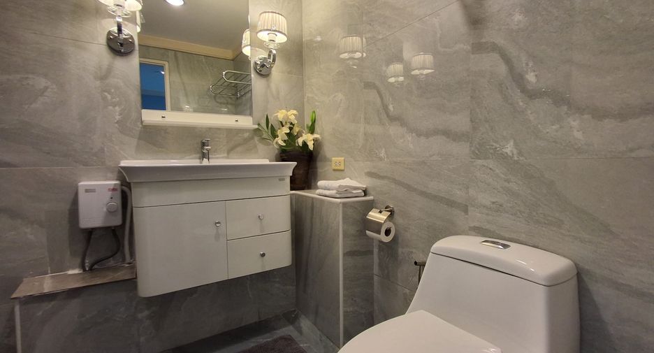 For rent 2 bedrooms condo in Watthana, Bangkok