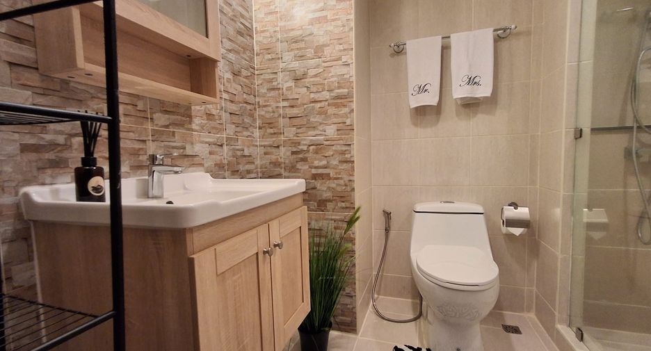For rent 2 bedrooms condo in Watthana, Bangkok