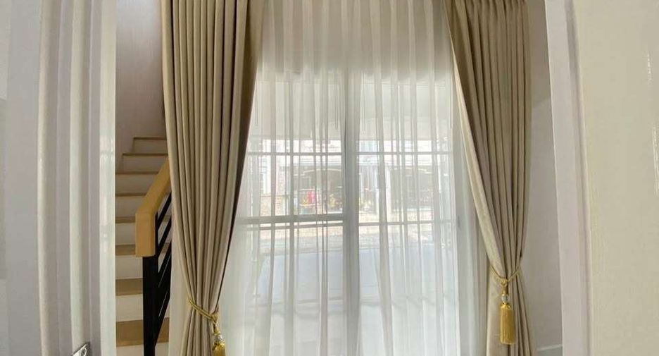 Casa en alquiler de 4 habitaciones en Mueang Samut Prakan, Samut Prakan