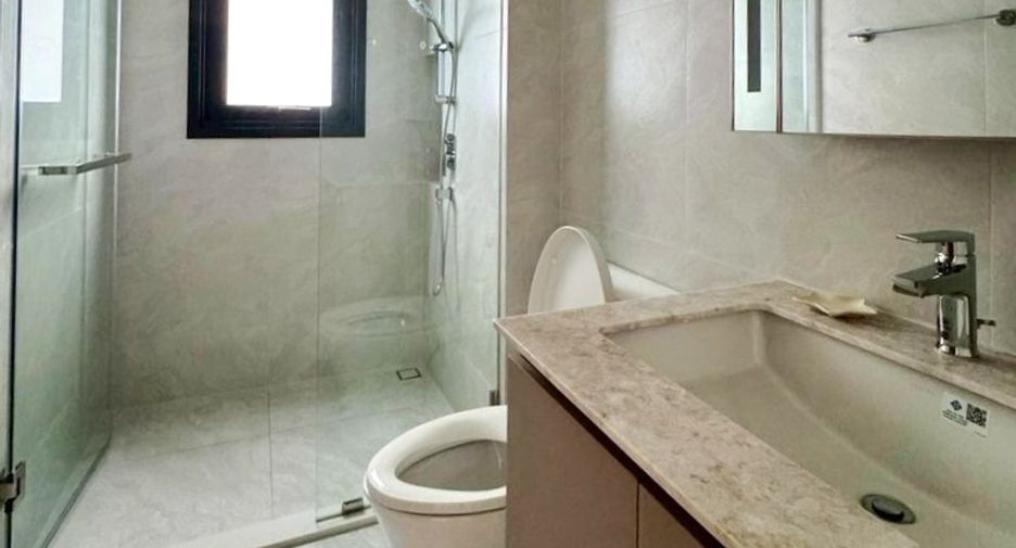 For rent 3 bedrooms condo in Huai Khwang, Bangkok