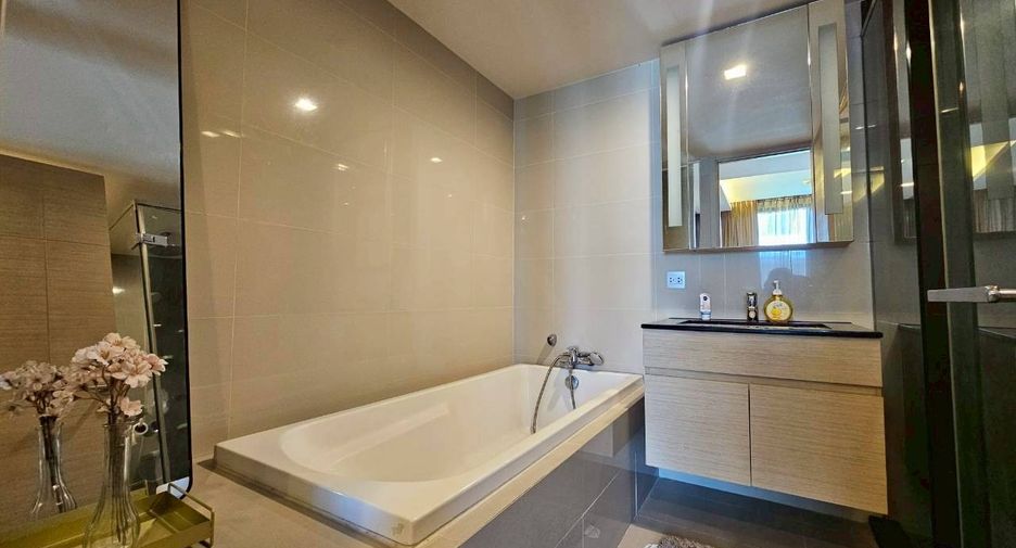 For rent and for sale 1 bed condo in Watthana, Bangkok