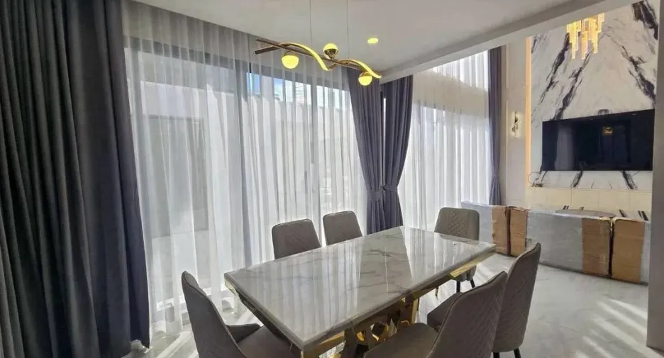 Villa zum Kauf mit 5 Zimmer in Bang Lamung, Chonburi