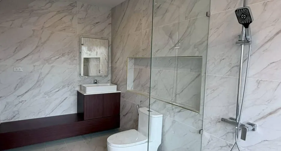 Villa zum Kauf mit 5 Zimmer in Bang Lamung, Chonburi