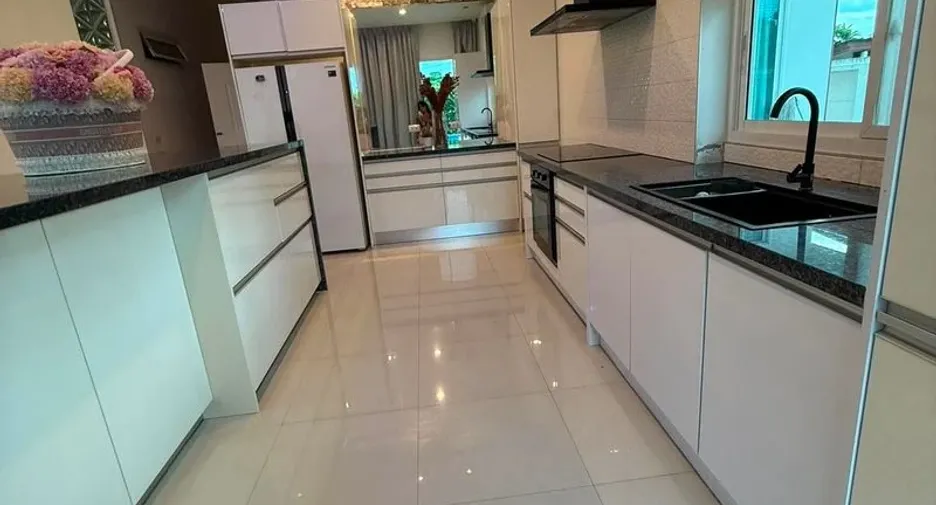 For sale 5 bedrooms villa in Huay Yai, Pattaya