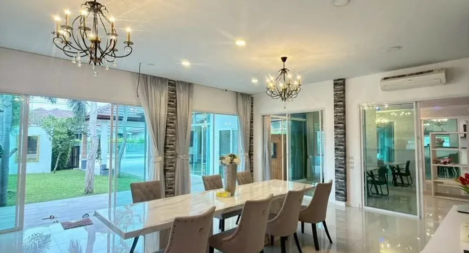 For sale 5 bedrooms villa in Huay Yai, Pattaya