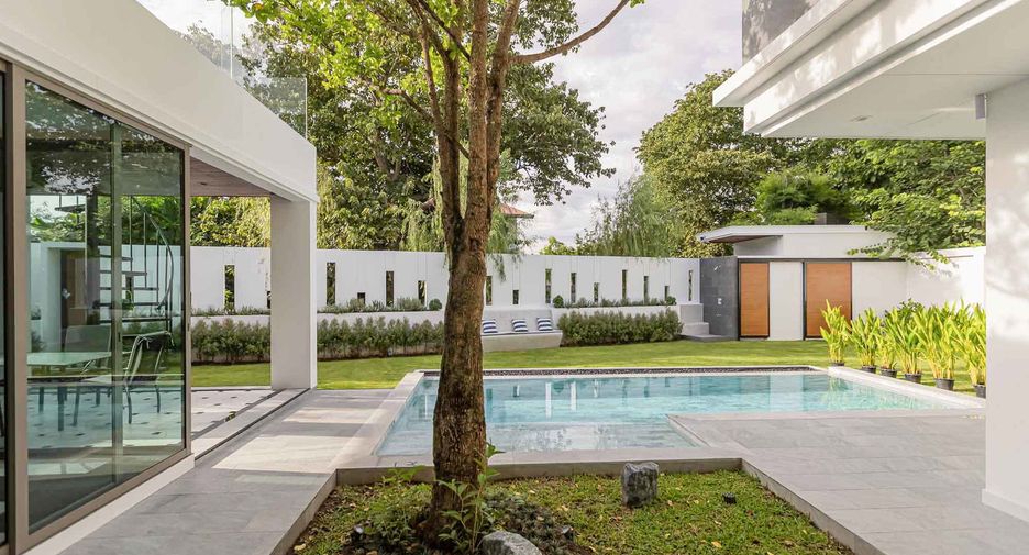 For rent 5 bedrooms house in Mueang Chiang Mai, Chiang Mai