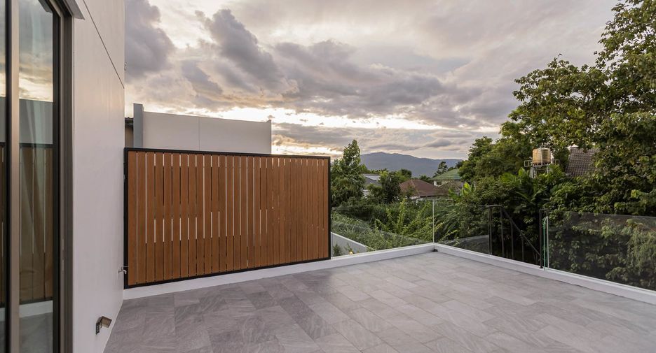For rent 5 bedrooms house in Mueang Chiang Mai, Chiang Mai