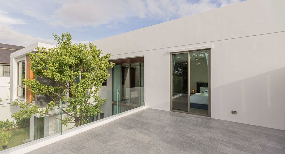 For rent 5 bedrooms house in Mueang Chiang Mai, Chiang Mai