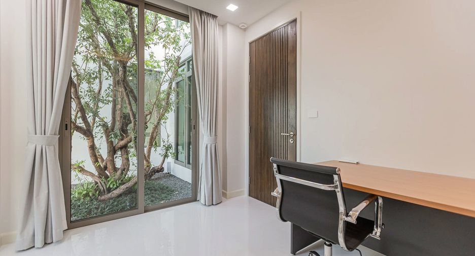 For rent 5 bedrooms house in Mueang Chiang Mai, Chiang Mai