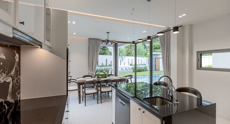 For rent 5 bedrooms house in Mueang Chiang Mai, Chiang Mai