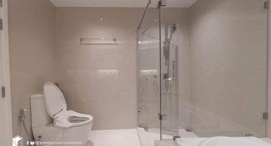 For rent 2 bedrooms condo in Khlong Toei, Bangkok