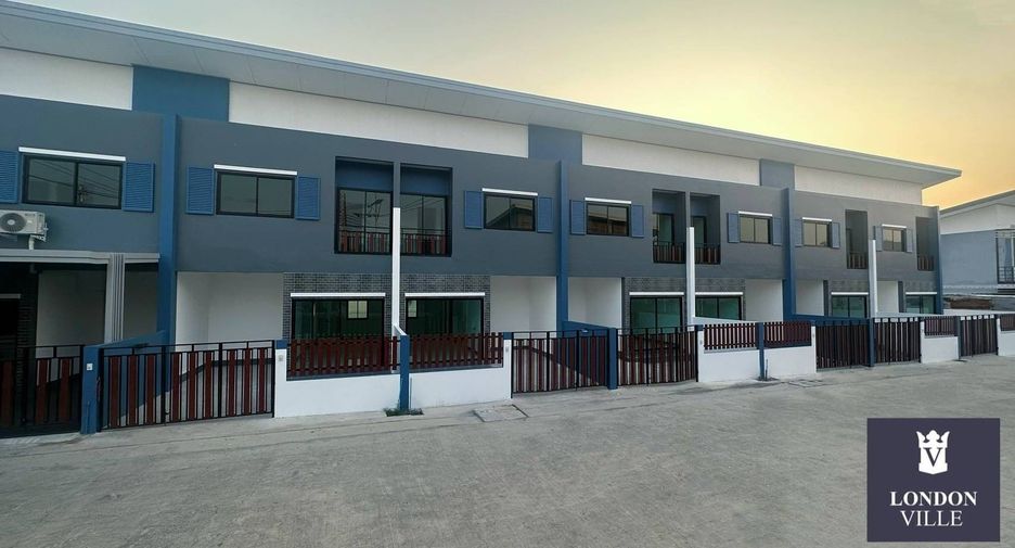 For sale 3 bedrooms townhouse in Sattahip, Pattaya