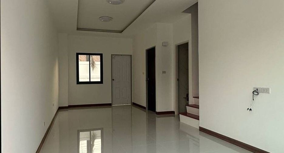 For sale 3 bedrooms townhouse in Sattahip, Pattaya