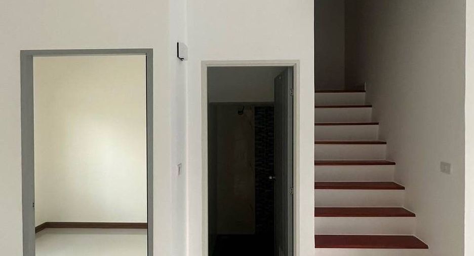 For sale 3 bedrooms townhouse in Sattahip, Pattaya