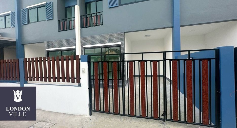 For sale 3 bedrooms townhouse in Sattahip, Pattaya