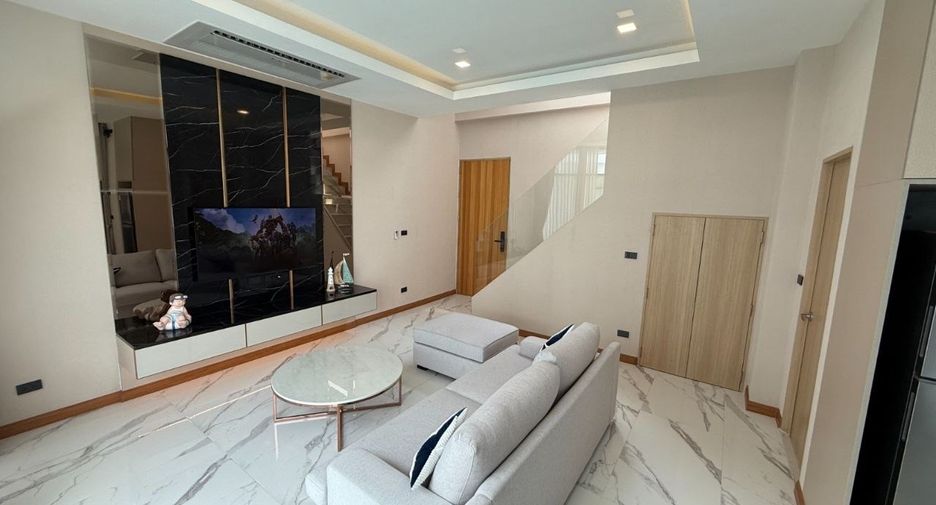 For sale 3 bedrooms townhouse in Bang Lamung, Chonburi