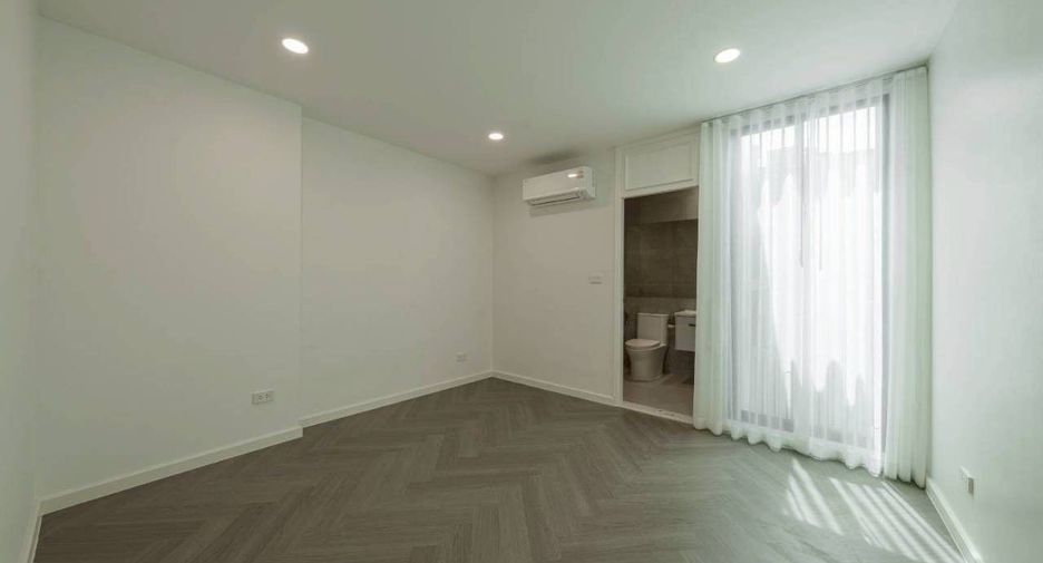 Casa en alquiler de 3 habitaciones en Watthana, Bangkok