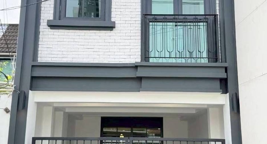 Casa en alquiler de 3 habitaciones en Watthana, Bangkok