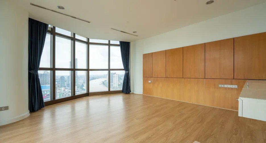 For rent and for sale 2 bedrooms condo in Bang Rak, Bangkok