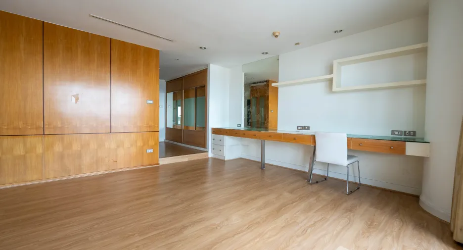 For rent and for sale 2 bedrooms condo in Bang Rak, Bangkok