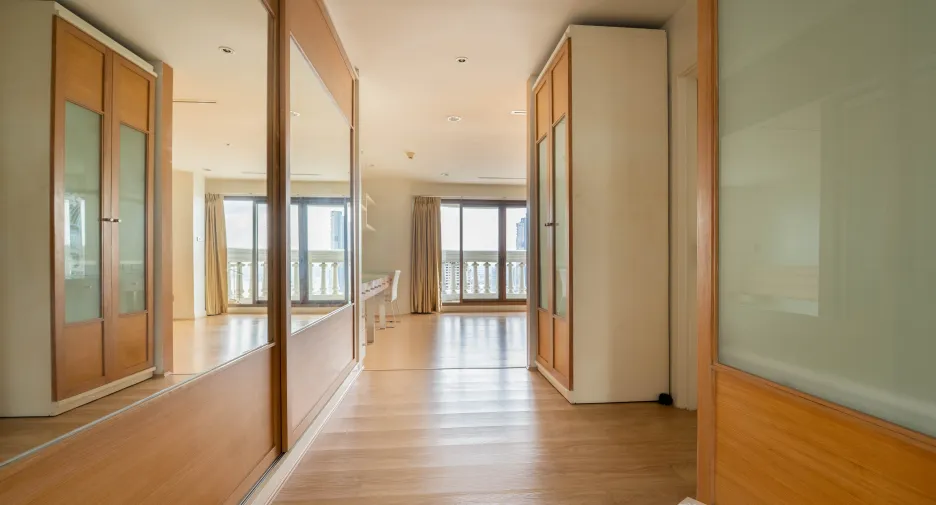 For rent and for sale 2 bedrooms condo in Bang Rak, Bangkok