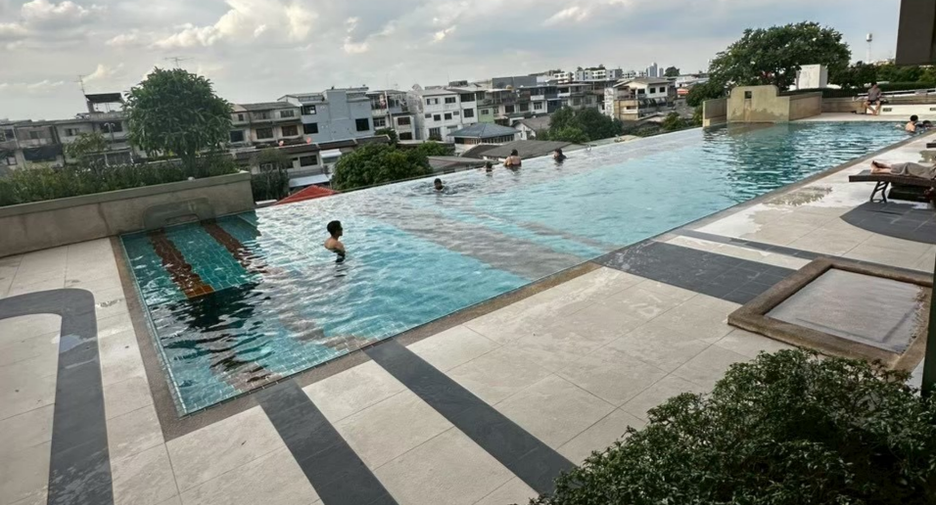 For sale 1 bed condo in Wang Thonglang, Bangkok