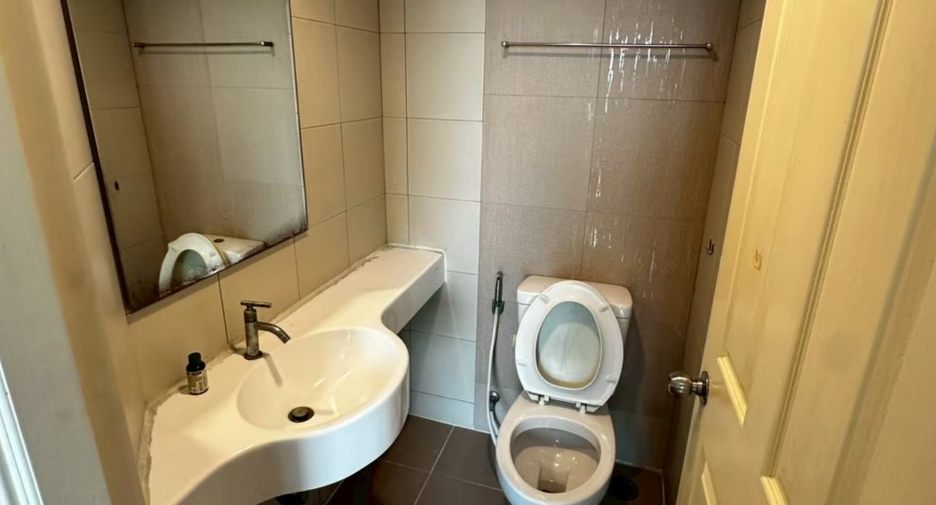 For sale 1 bed condo in Wang Thonglang, Bangkok