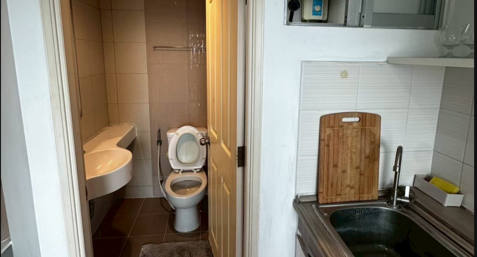 For sale 1 bed condo in Wang Thonglang, Bangkok