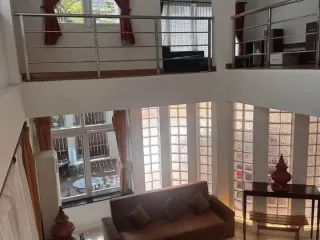 For rent 4 bedrooms townhouse in Huai Khwang, Bangkok