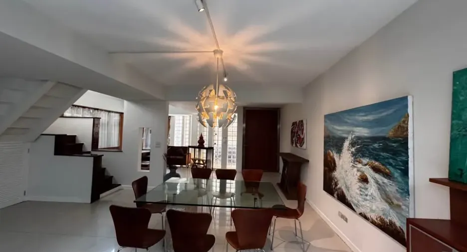 For rent 4 bedrooms townhouse in Huai Khwang, Bangkok