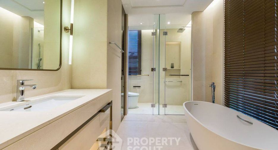 For sale 2 bedrooms condo in Pathum Wan, Bangkok