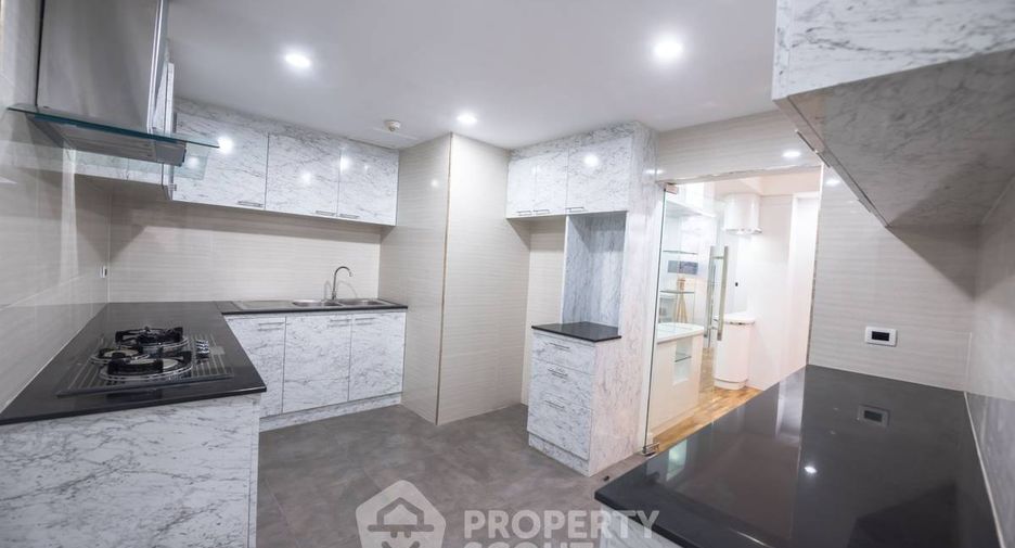 For sale 3 bedrooms condo in Khlong Toei, Bangkok