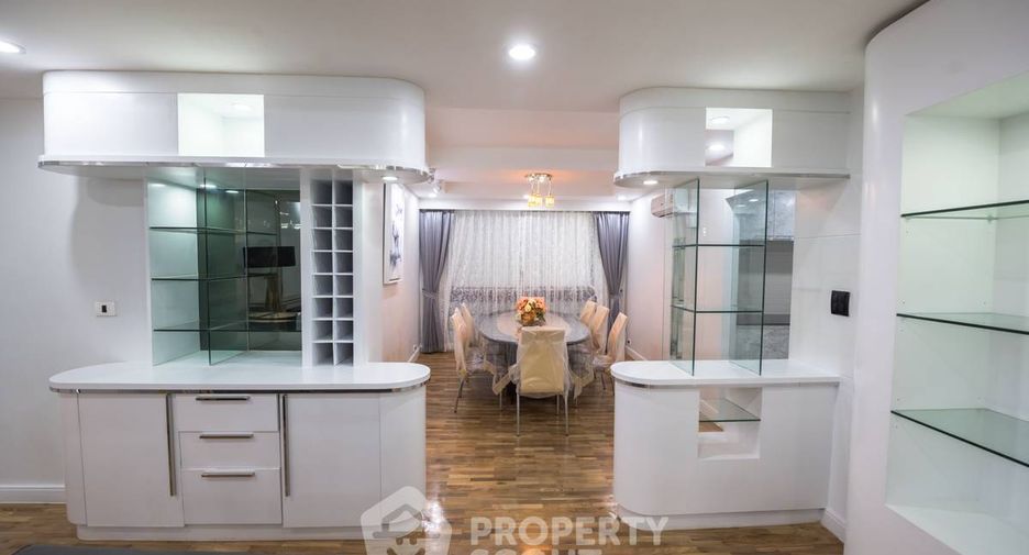 For sale 3 bedrooms condo in Khlong Toei, Bangkok