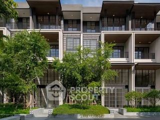 For rent 4 bedrooms townhouse in Watthana, Bangkok