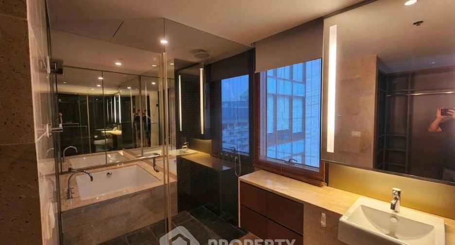 For rent 2 bedrooms condo in Pathum Wan, Bangkok