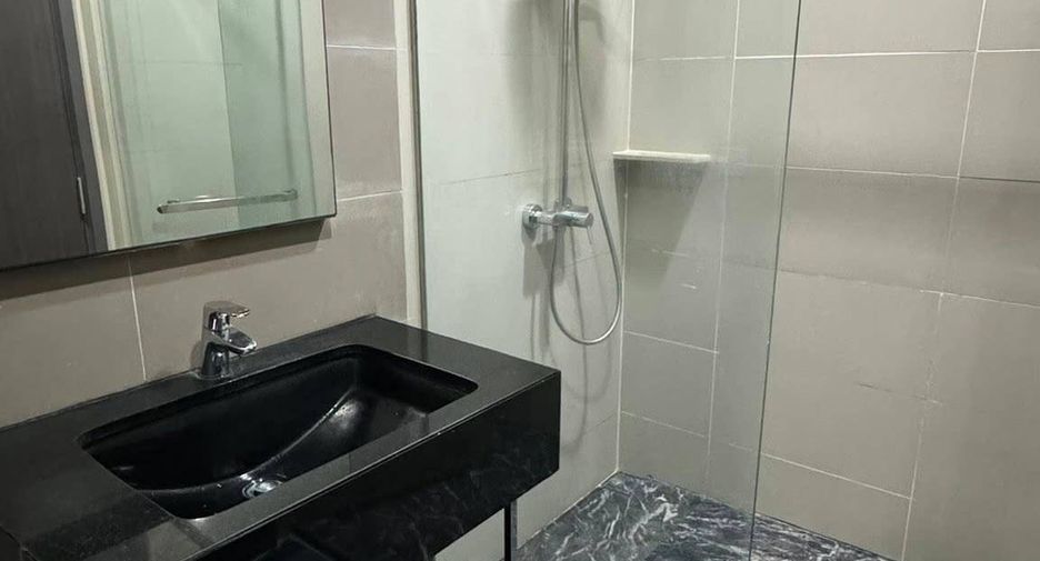 For sale 1 bed condo in Khlong Toei, Bangkok