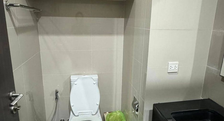 For sale 1 bed condo in Khlong Toei, Bangkok