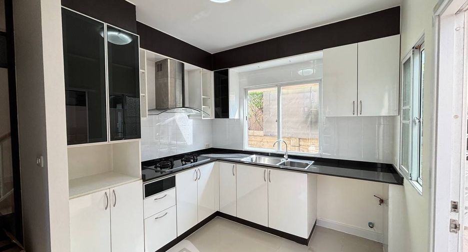 For sale 3 bedrooms house in Suan Luang, Bangkok