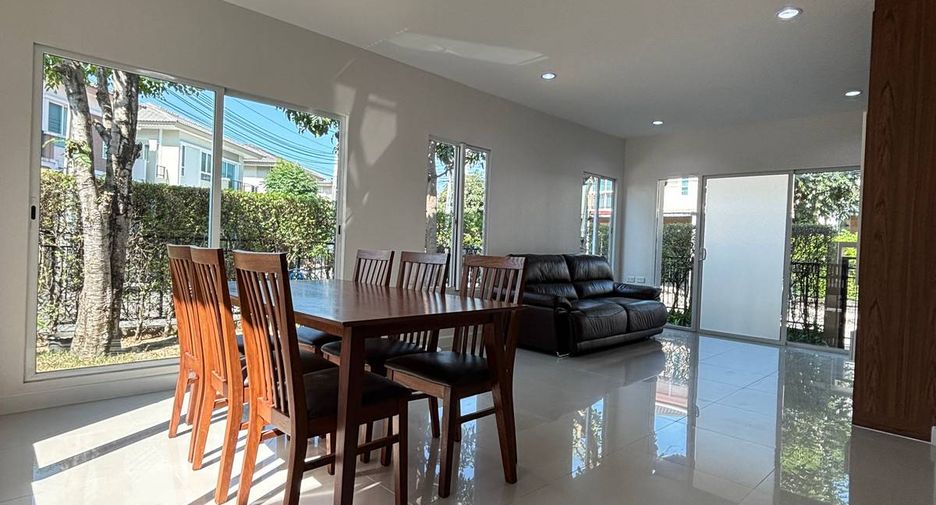 For sale 3 bedrooms house in Suan Luang, Bangkok
