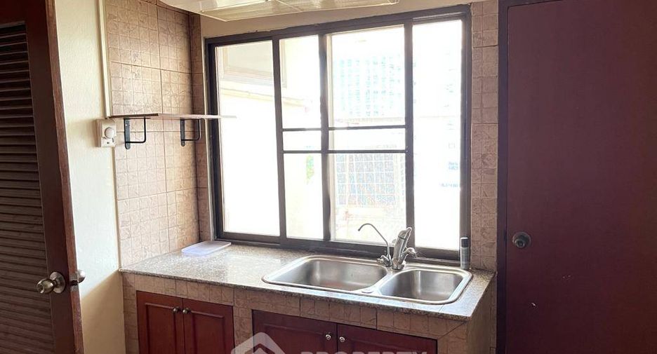 For sale 3 bedrooms condo in Khlong Toei, Bangkok