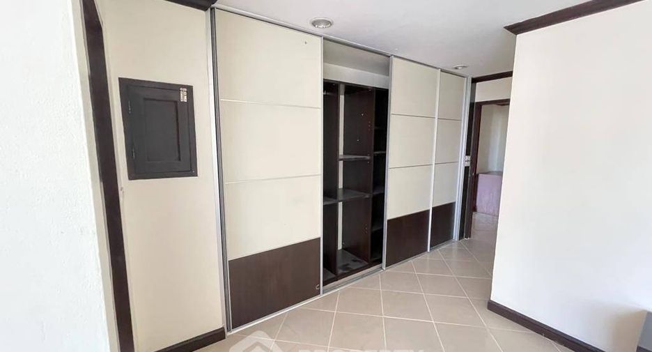 For sale 3 bedrooms condo in Khlong Toei, Bangkok