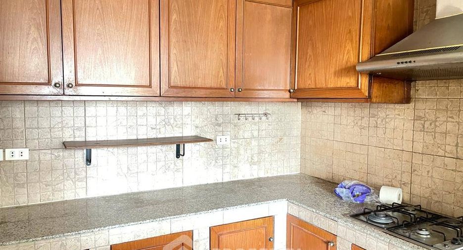 For sale 3 bedrooms condo in Khlong Toei, Bangkok