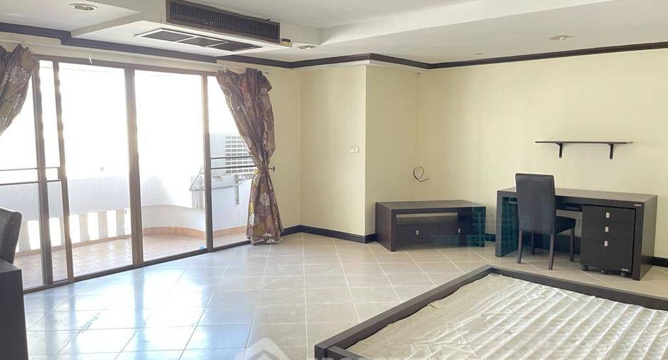 For sale 3 bedrooms condo in Khlong Toei, Bangkok