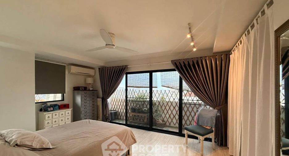À vendre 3 chambres condo à Watthana, Bangkok
