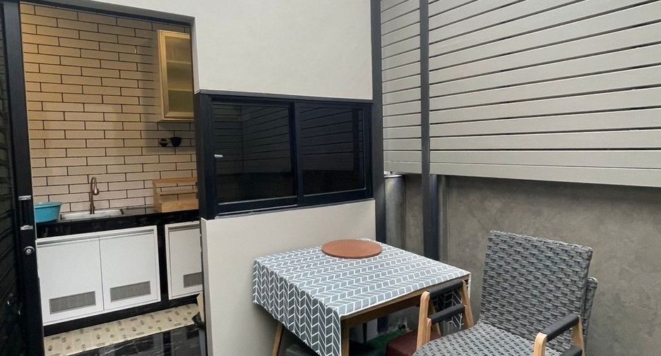 For sale 3 bedrooms townhouse in Bang Khen, Bangkok