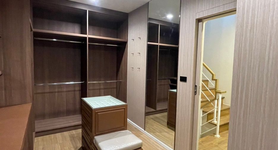 For sale 3 bedrooms townhouse in Bang Khen, Bangkok