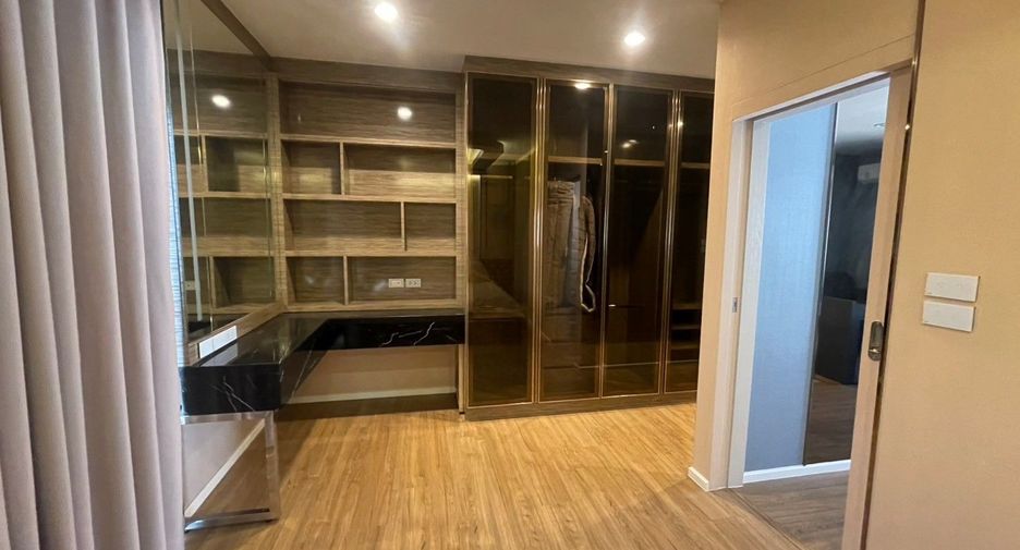For sale 3 bedrooms townhouse in Bang Khen, Bangkok