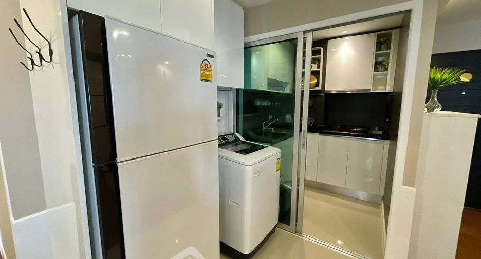 For sale 3 bedrooms condo in Huai Khwang, Bangkok