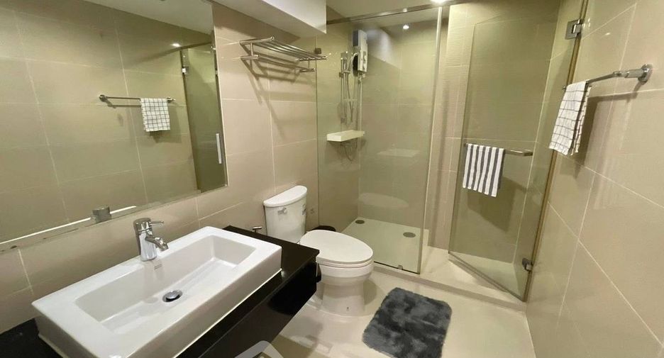 For sale 3 bedrooms condo in Huai Khwang, Bangkok