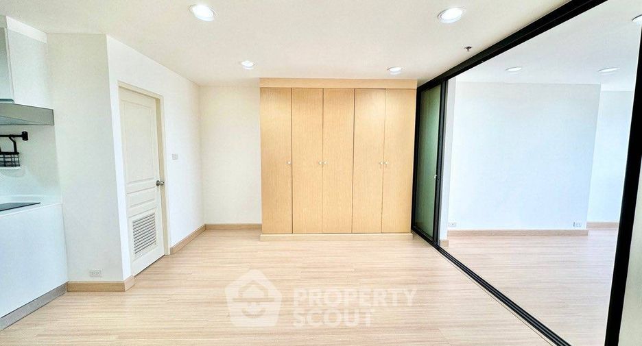 For sale 1 bed apartment in Khlong Toei, Bangkok